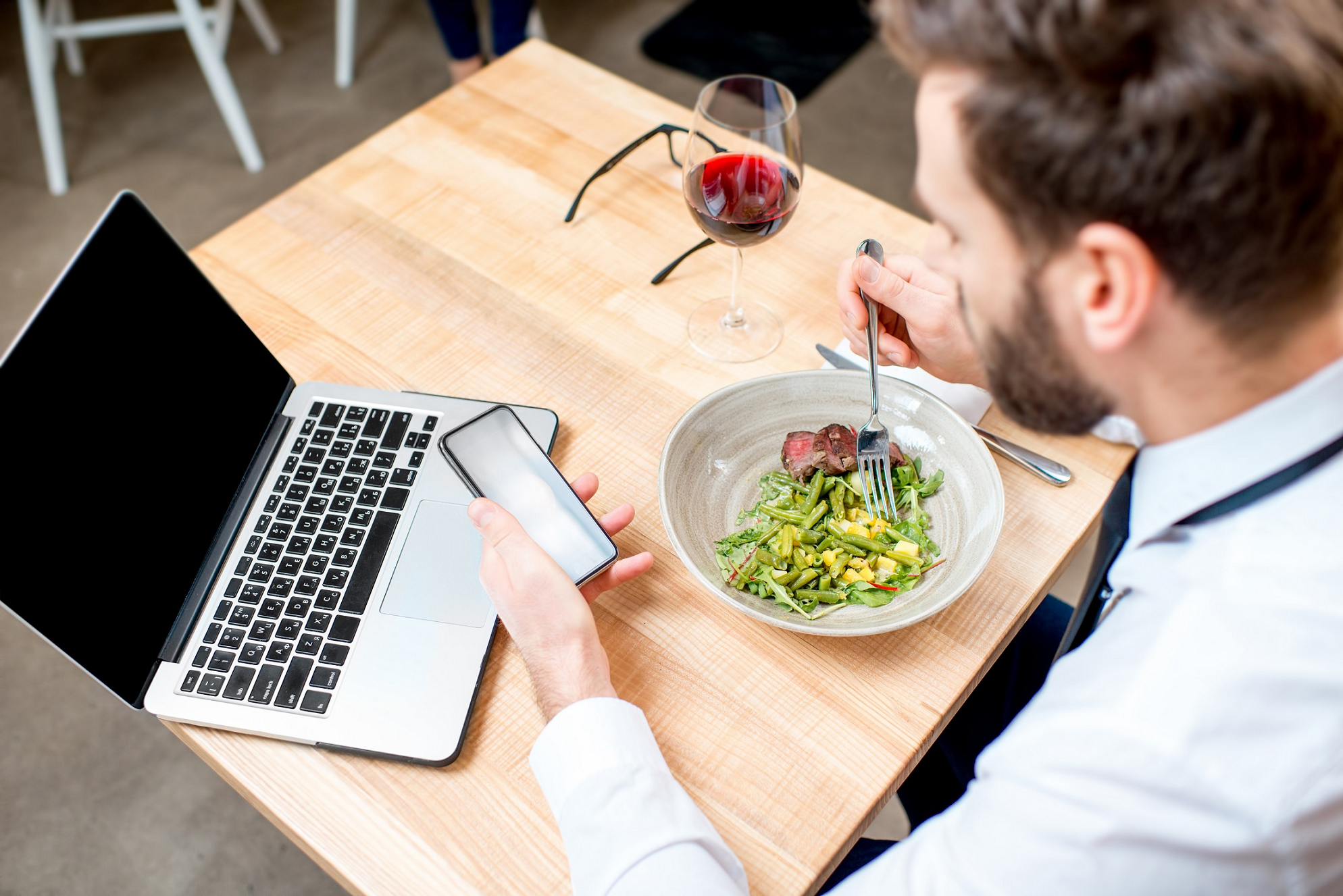 dewitt kendall eating at your desk dinner bowl healthy eating computer iphone